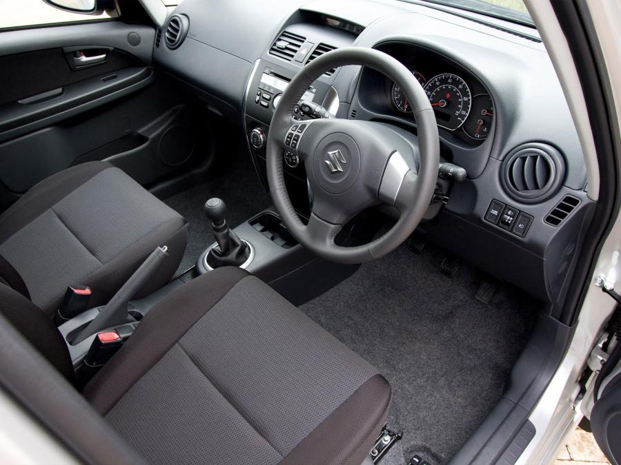  Suzuki SX4 Sedan 2009 года  (UK) (фото 2 из 4)